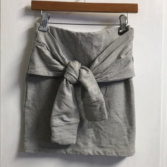 3/$30 🌺 Sweater Skirt - Size S - Picture 4 of 4